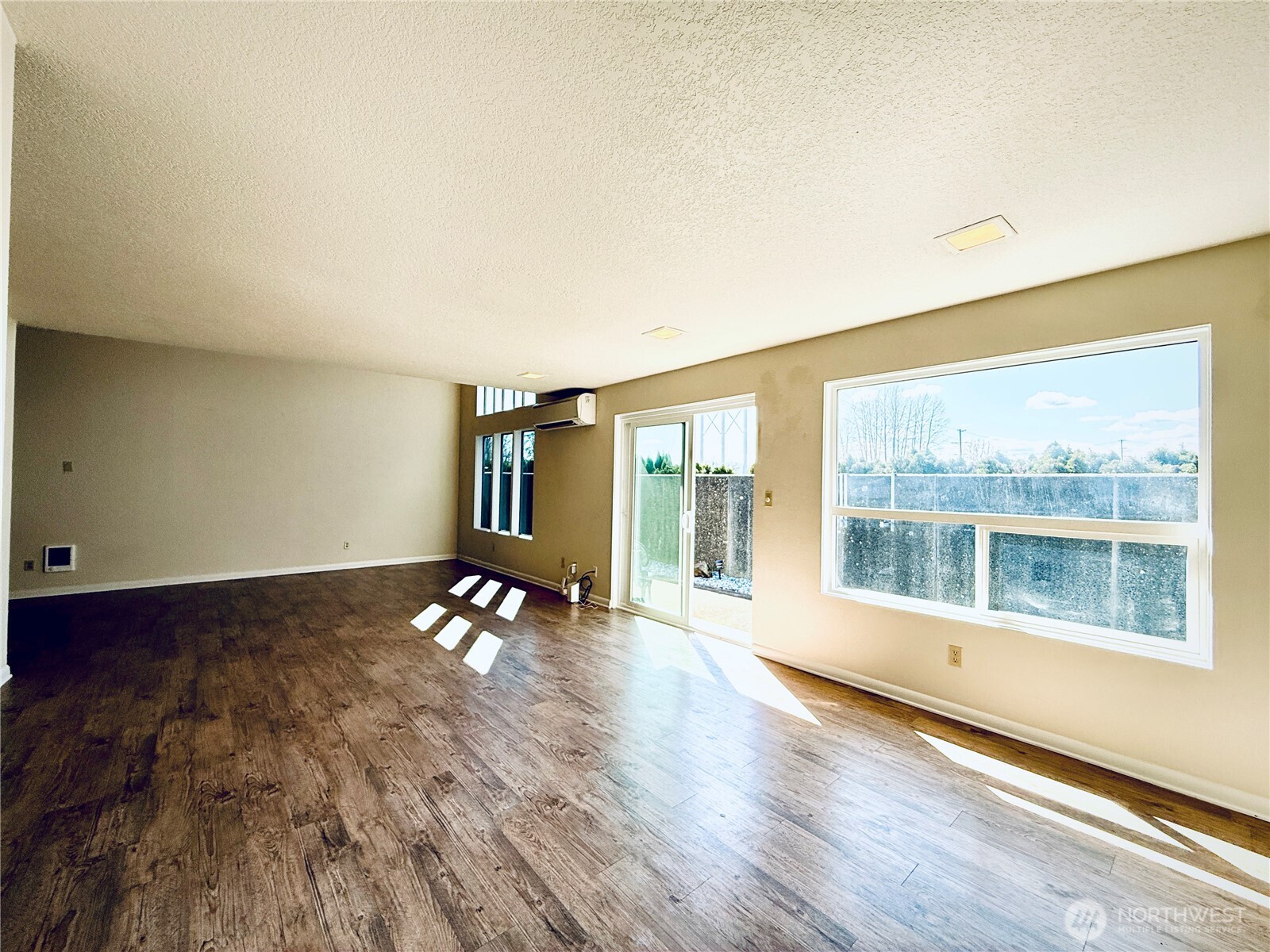 743 Marine View Drive Unit: 8