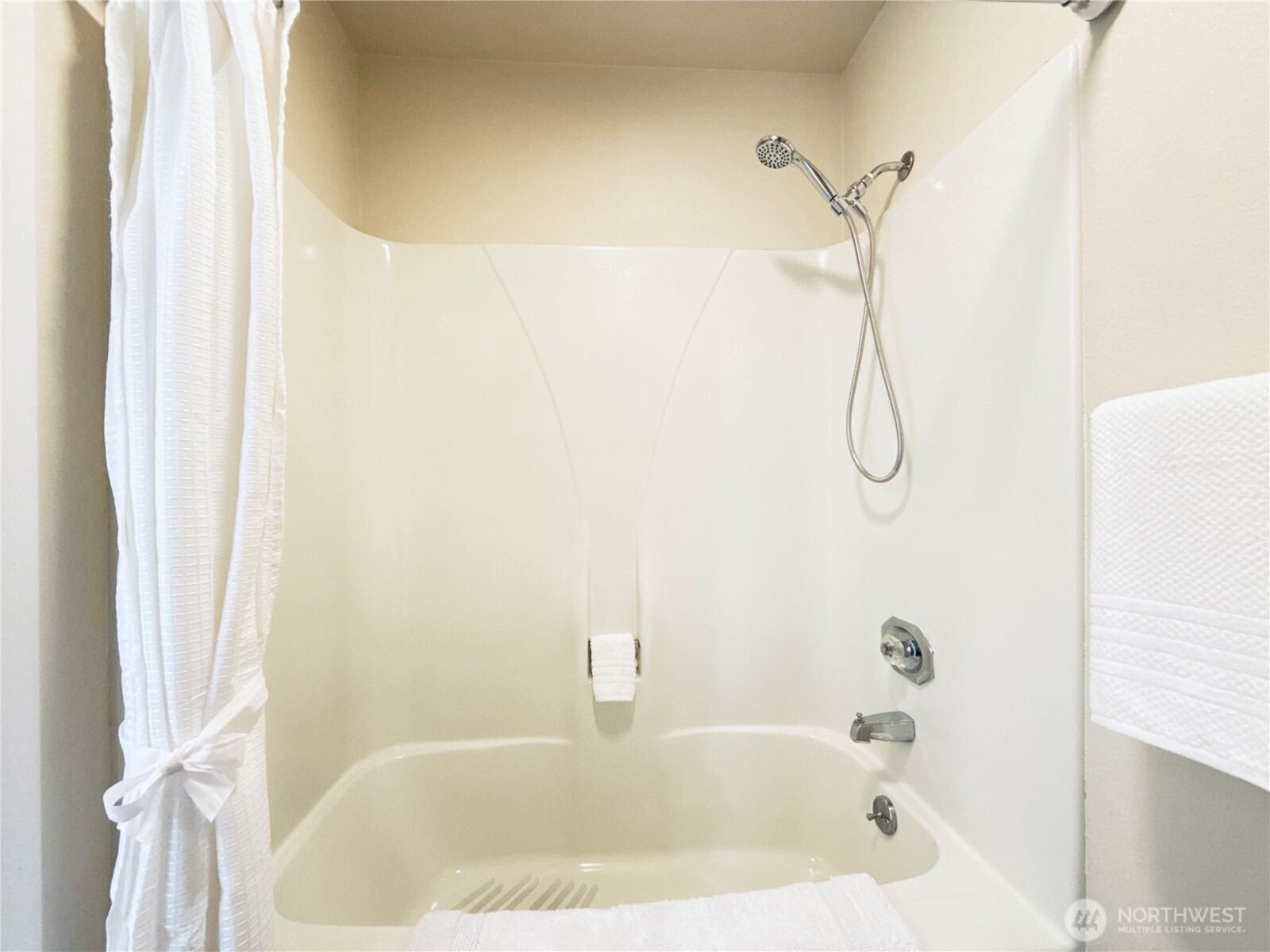 743 Marine View Drive Unit: 8