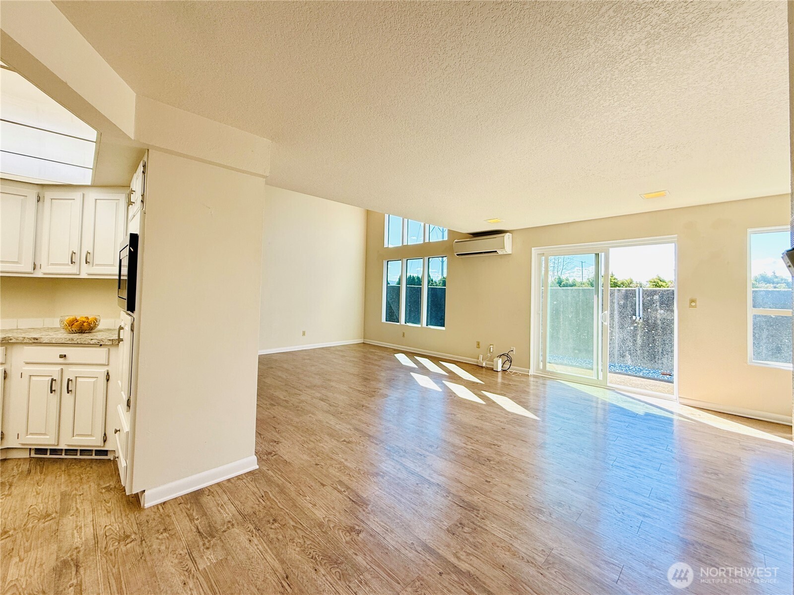 743 Marine View Drive Unit: 8