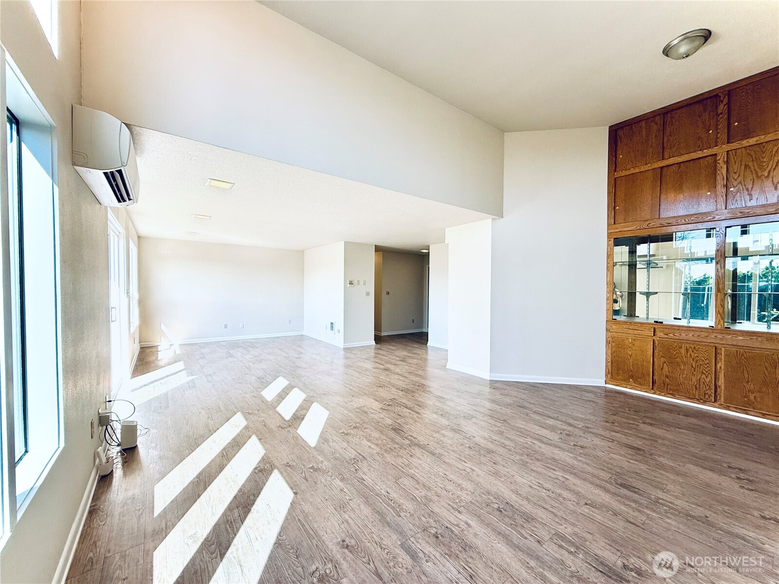 743 Marine View Drive Unit: 8