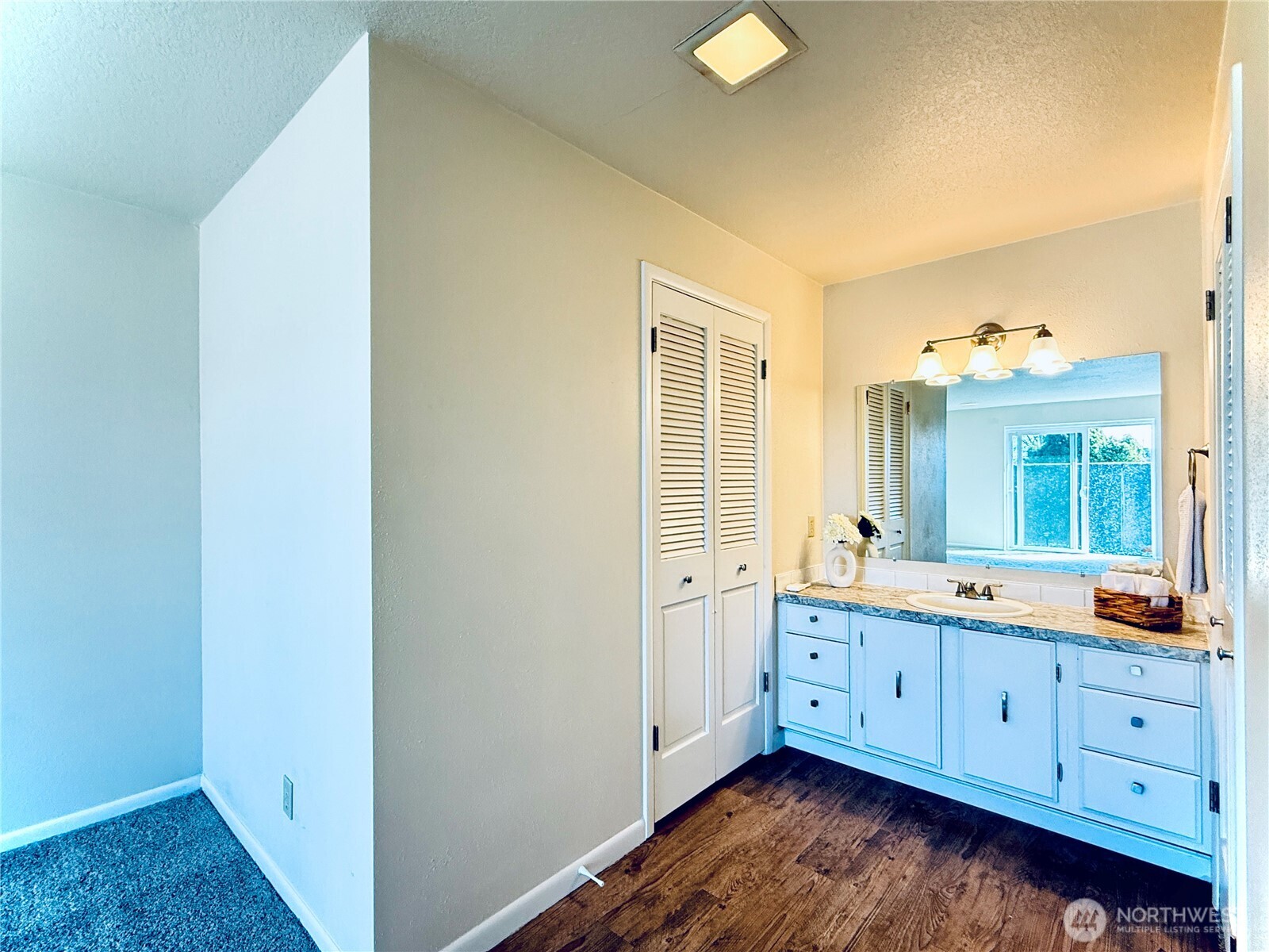 743 Marine View Drive Unit: 8