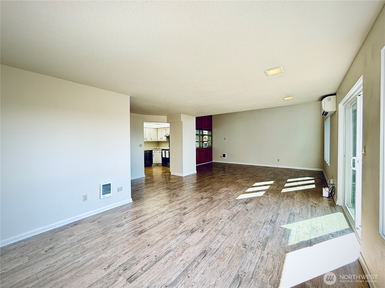 743 Marine View Drive Unit: 8