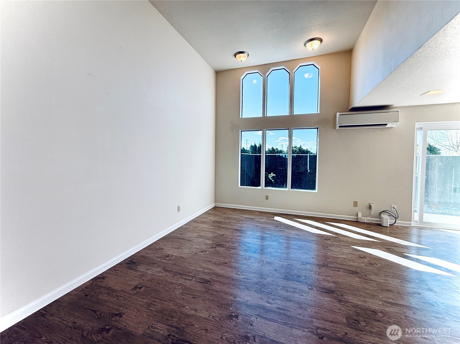 743 Marine View Drive Unit: 8
