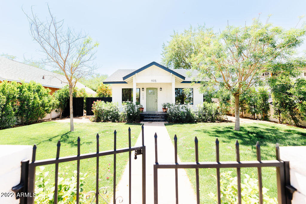 905 E PIERCE Street
