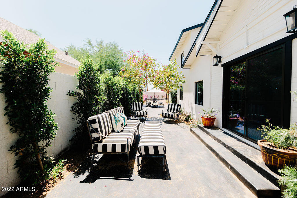 905 E PIERCE Street