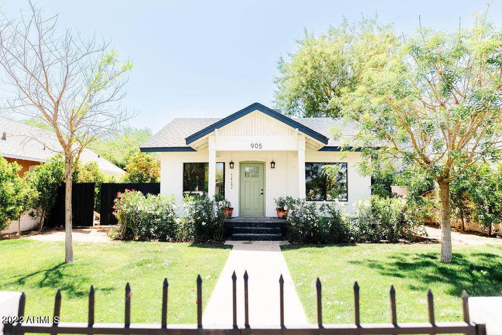 905 E PIERCE Street