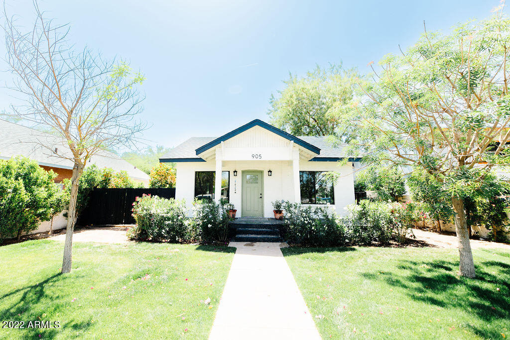 905 E PIERCE Street
