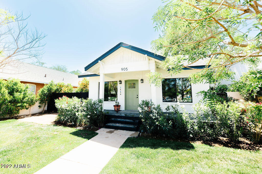 905 E PIERCE Street