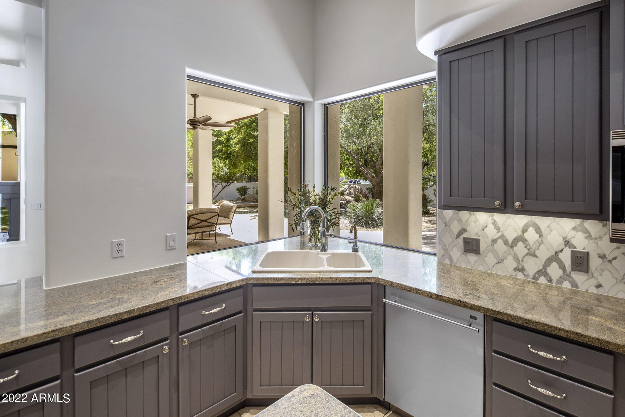 8487 N Canta Bello --
