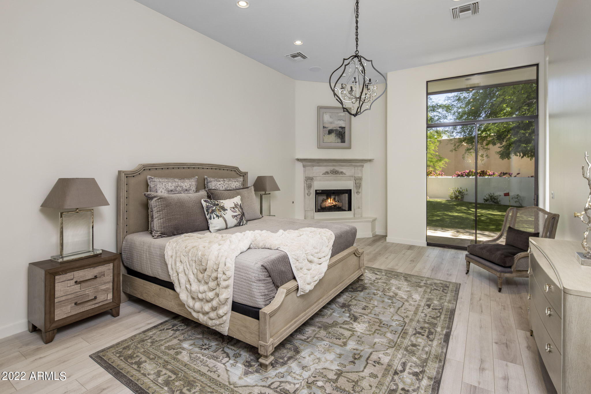 8487 N Canta Bello --