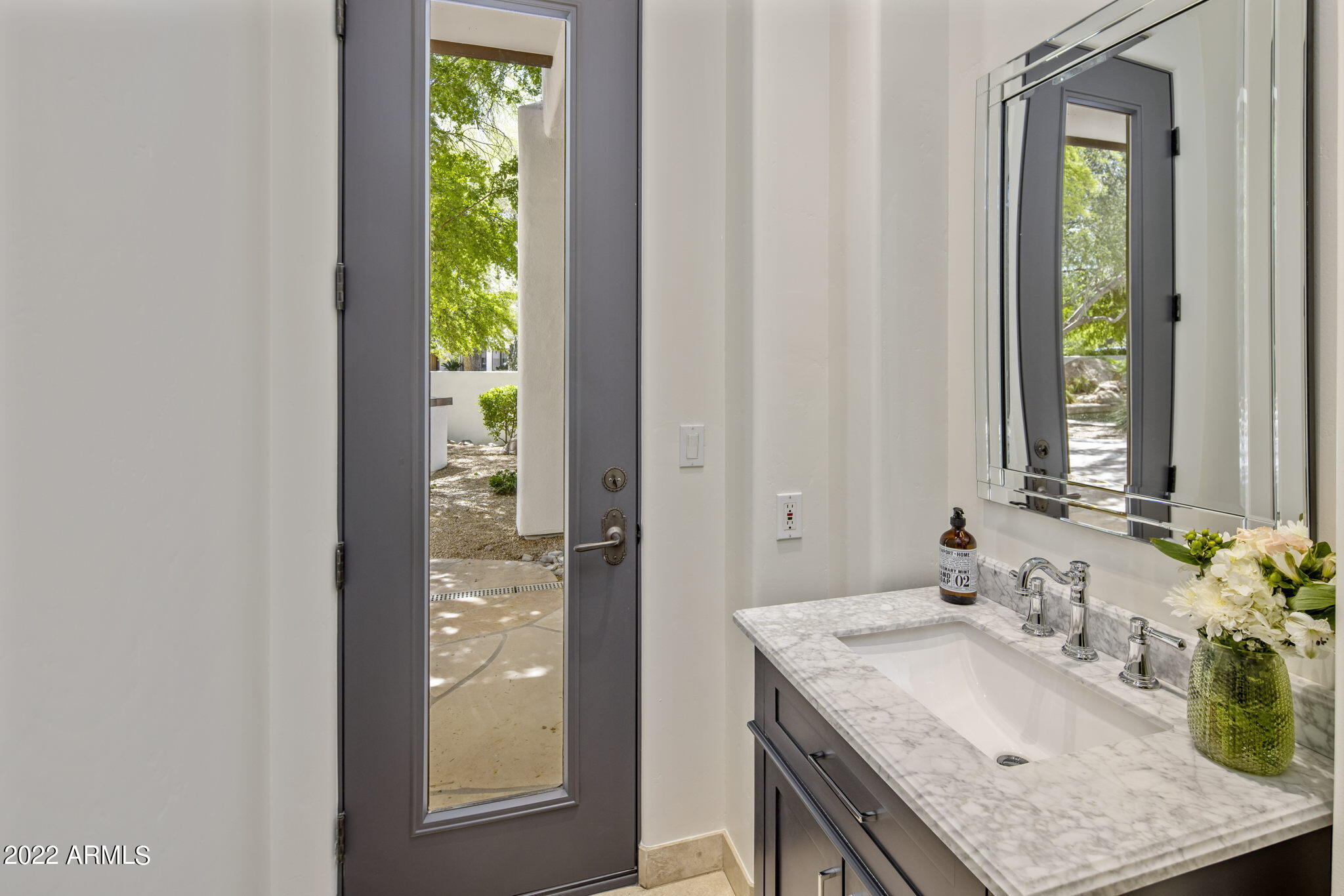 8487 N Canta Bello --