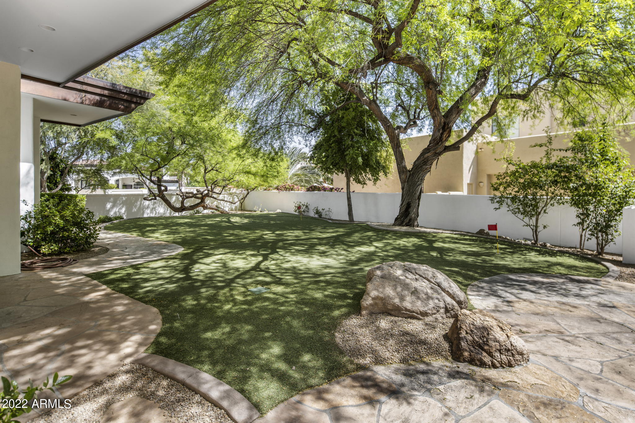 8487 N Canta Bello --