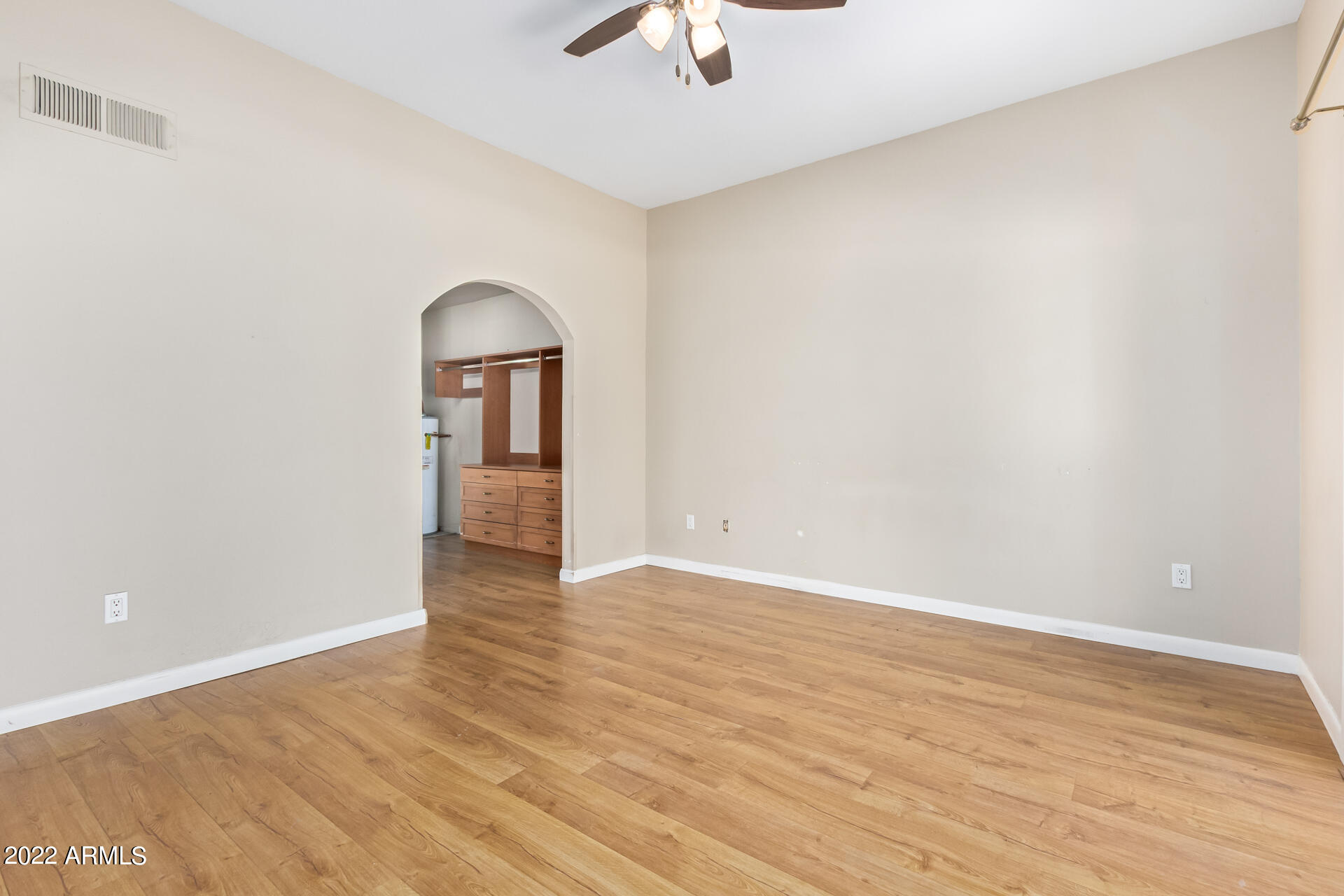 2716 W MERCER Lane