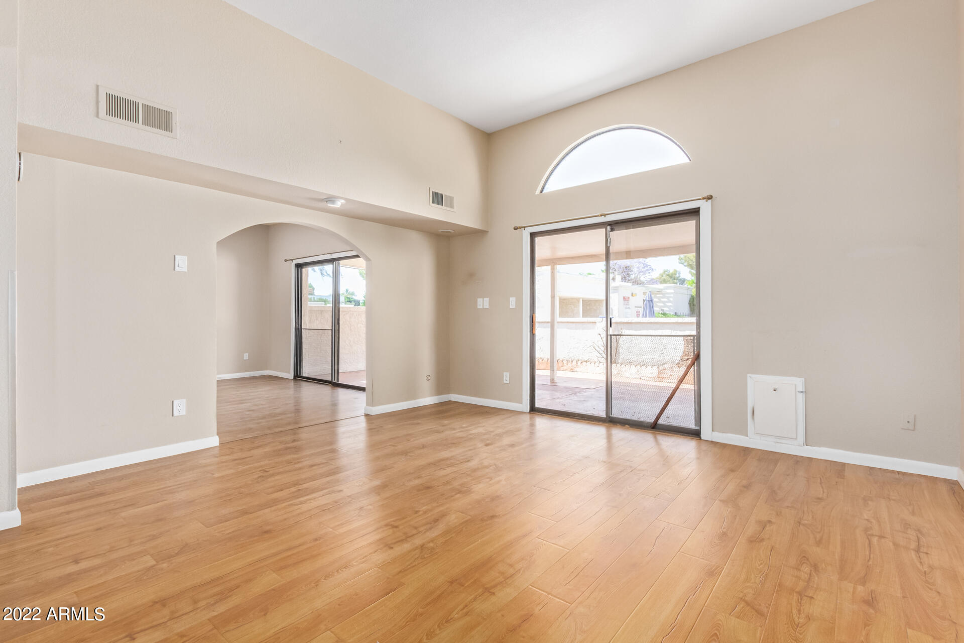 2716 W MERCER Lane