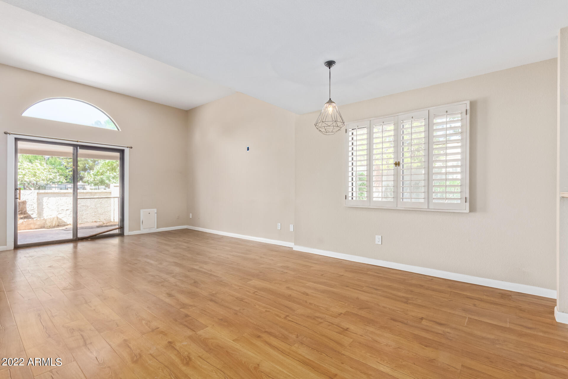2716 W MERCER Lane