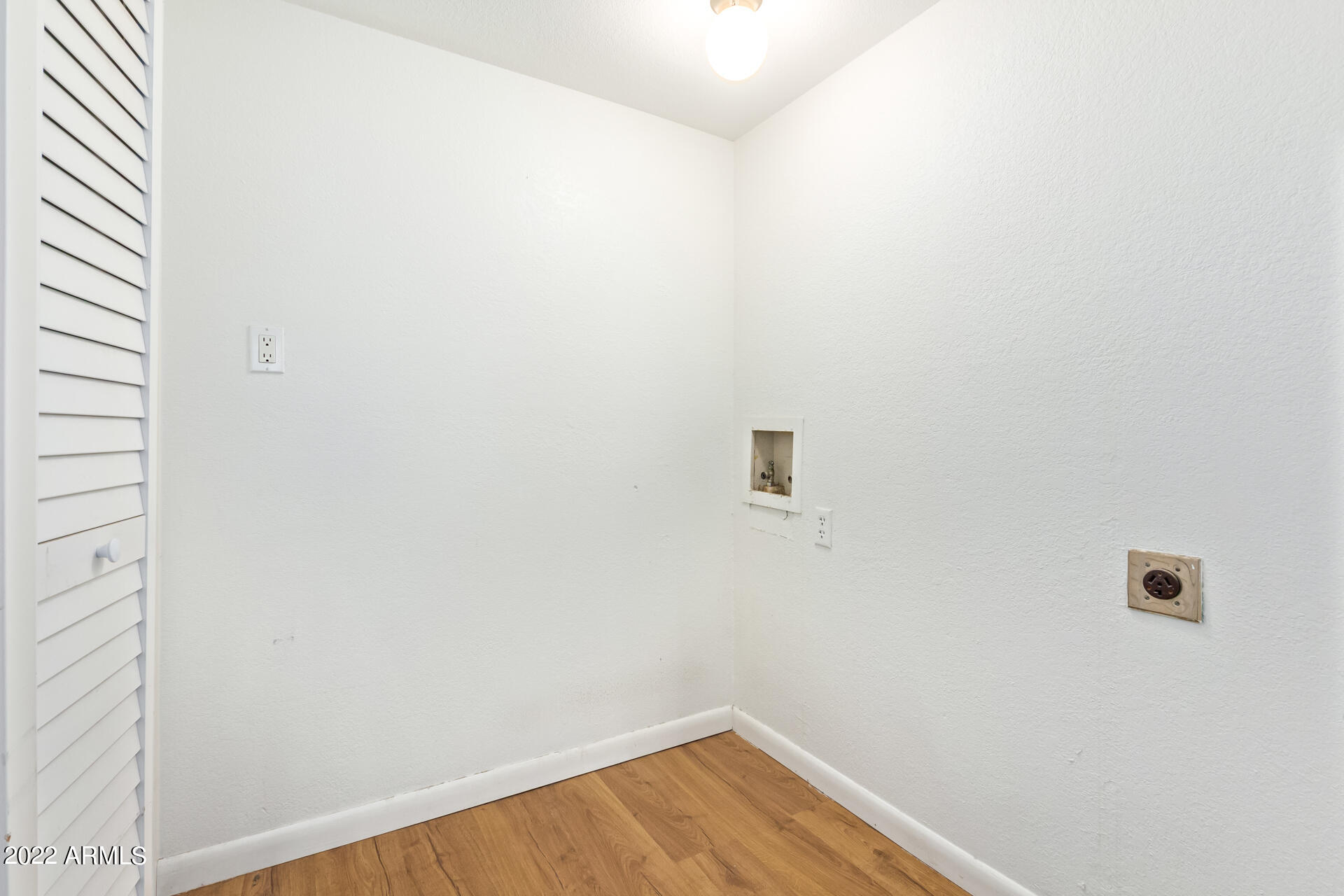 2716 W MERCER Lane