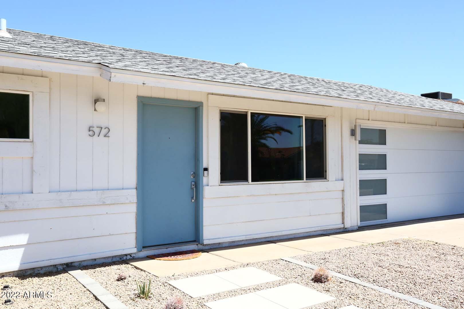 572 W LA DONNA Drive