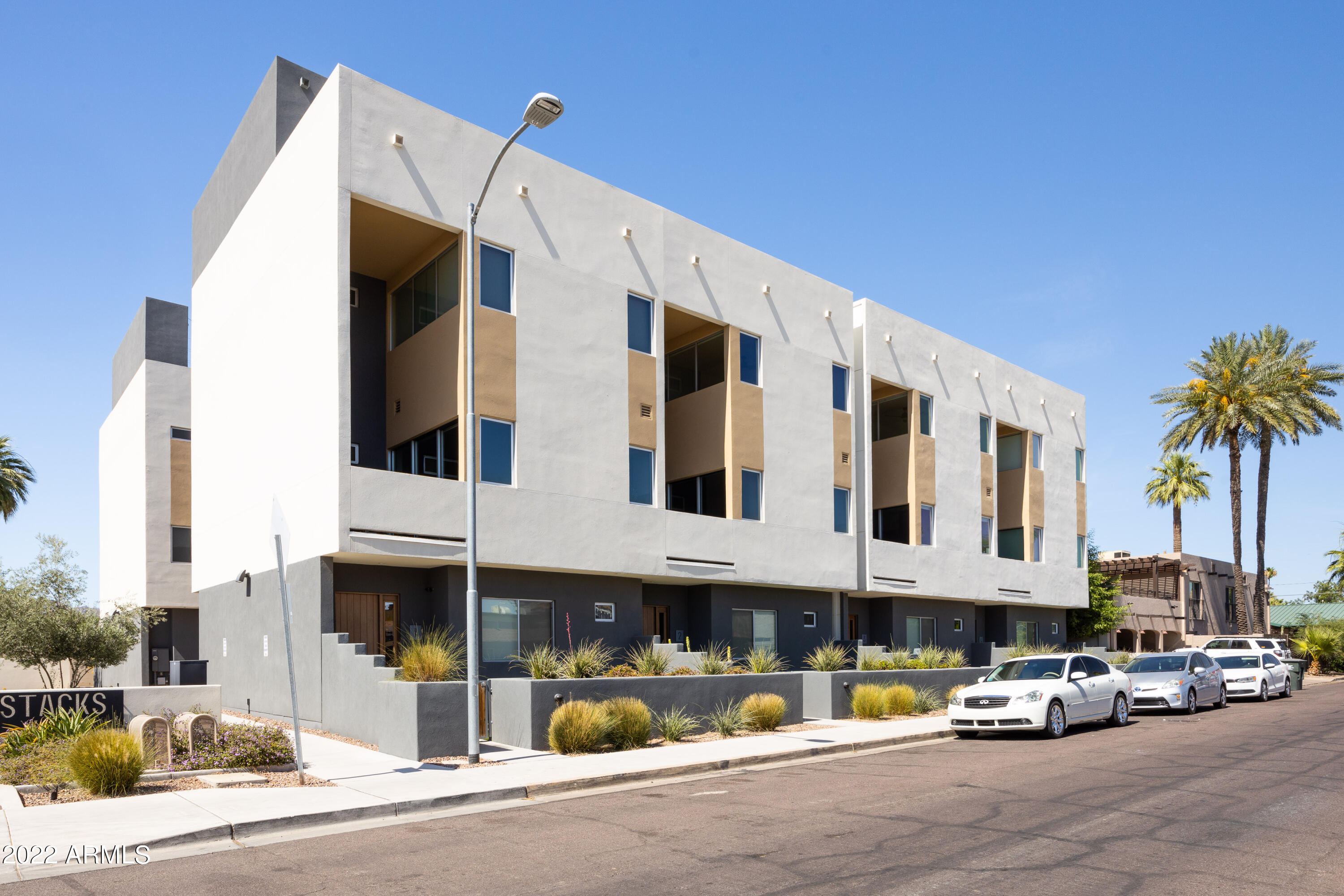 3150 E GLENROSA Avenue Unit: 2