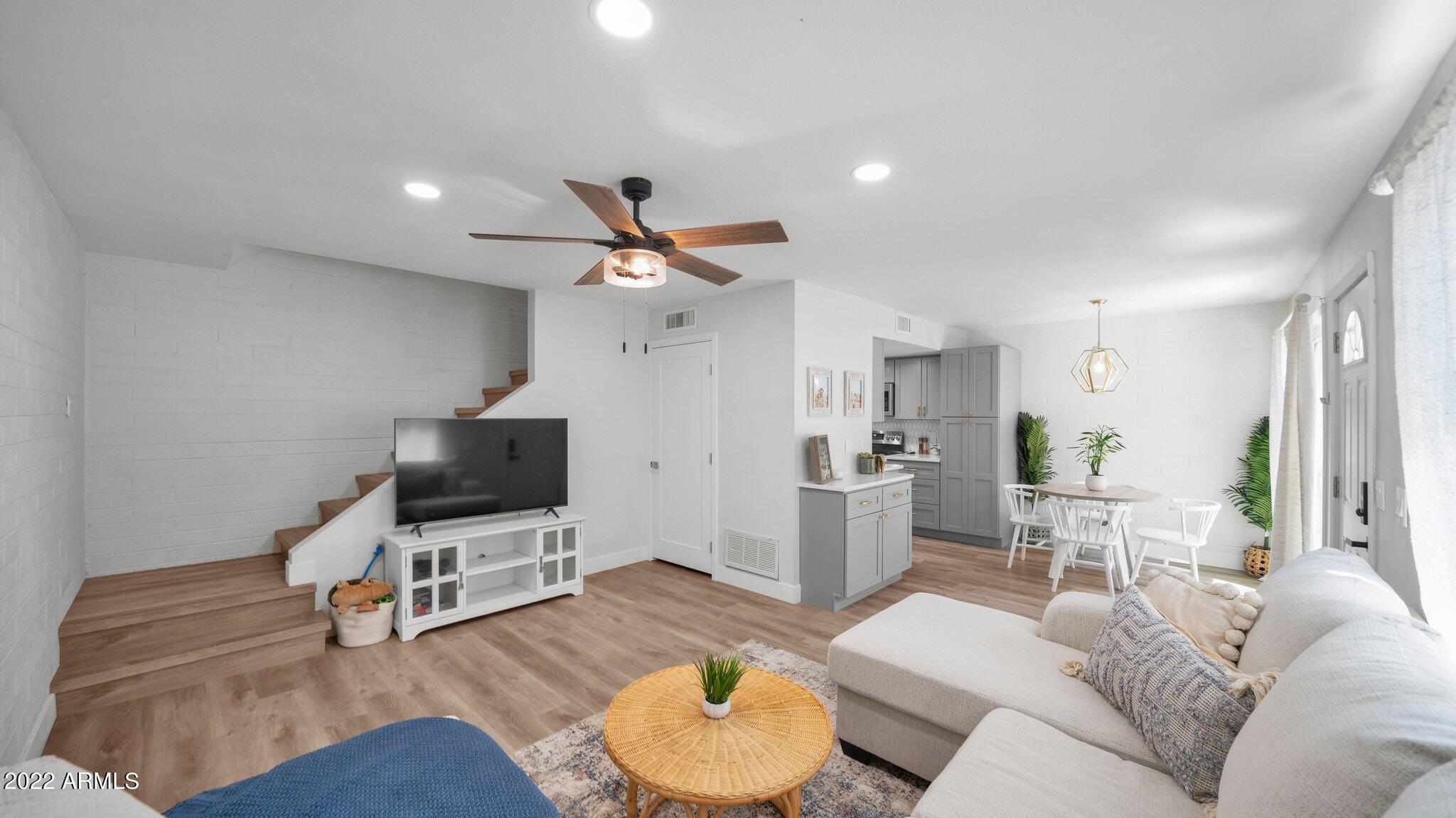 1025 N 84TH Place
