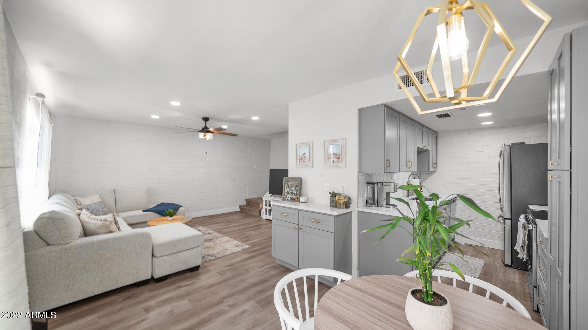 1025 N 84TH Place