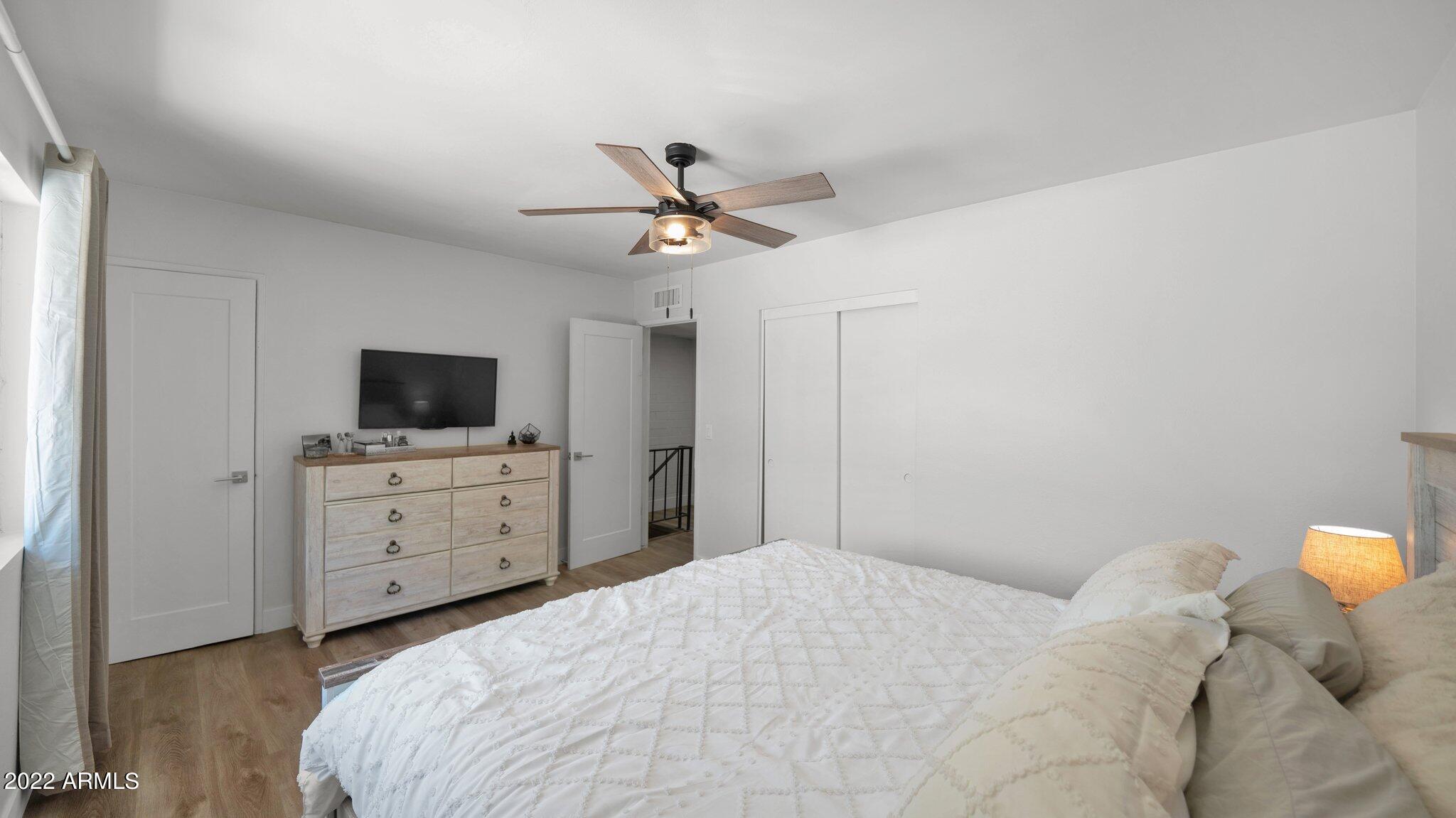 1025 N 84TH Place