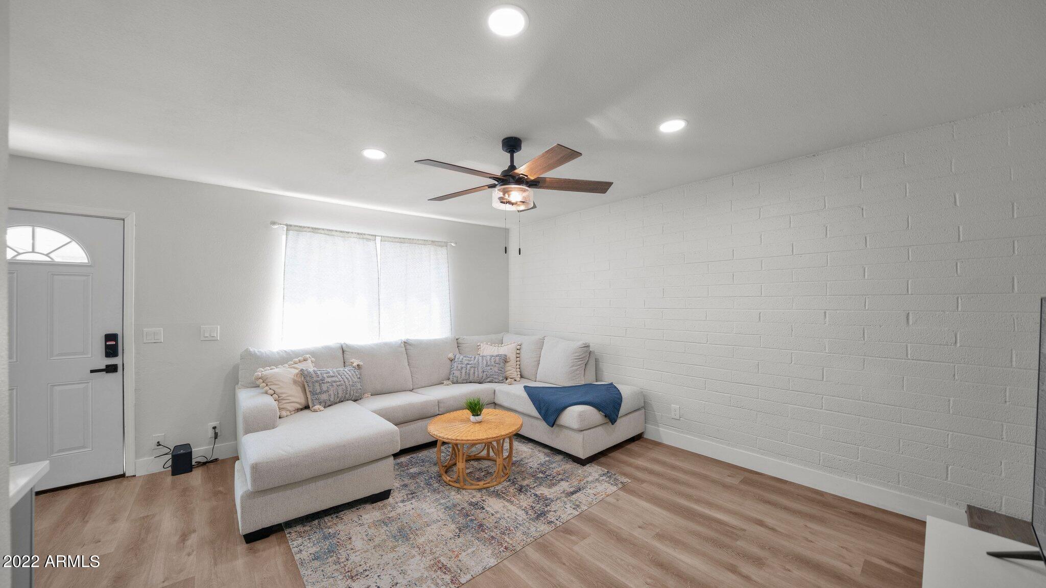 1025 N 84TH Place