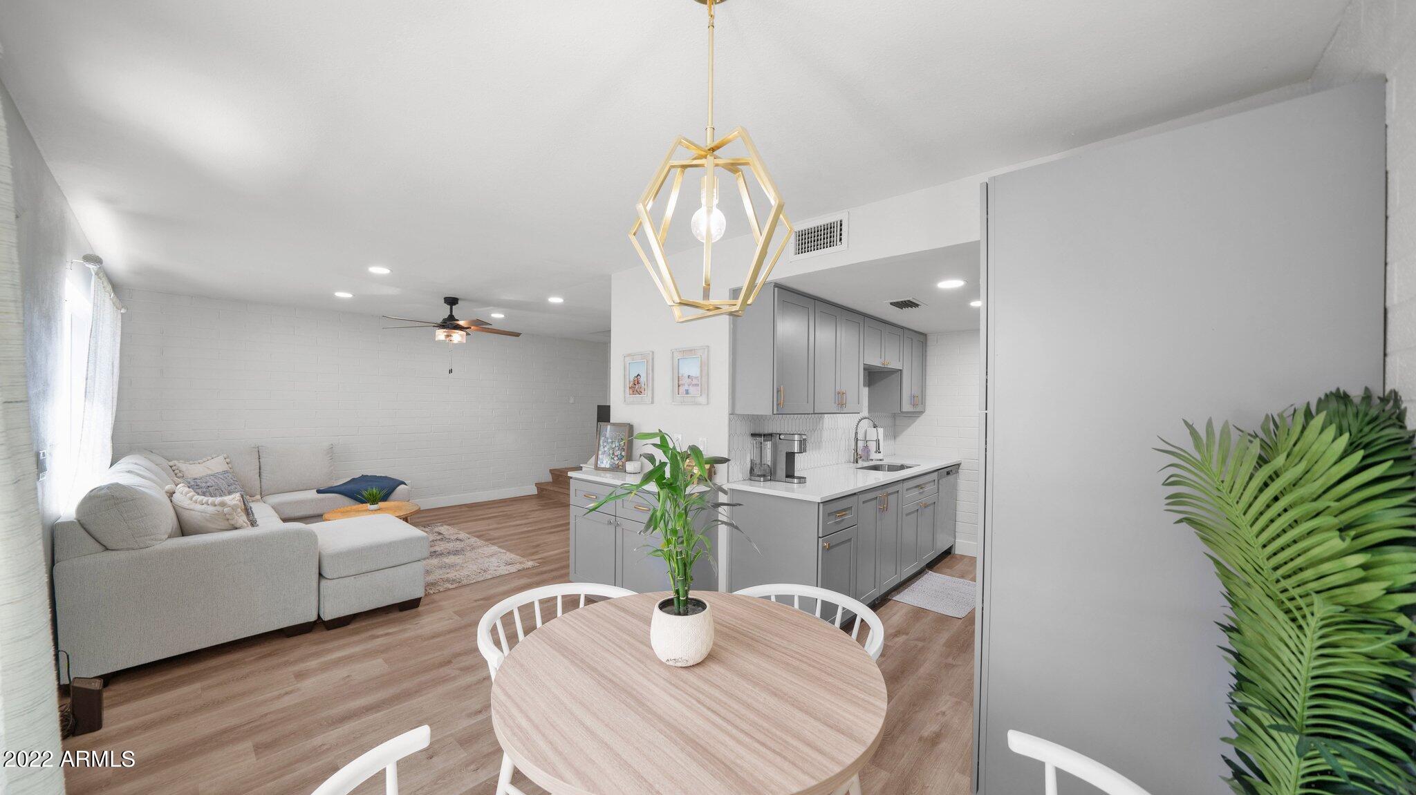 1025 N 84TH Place