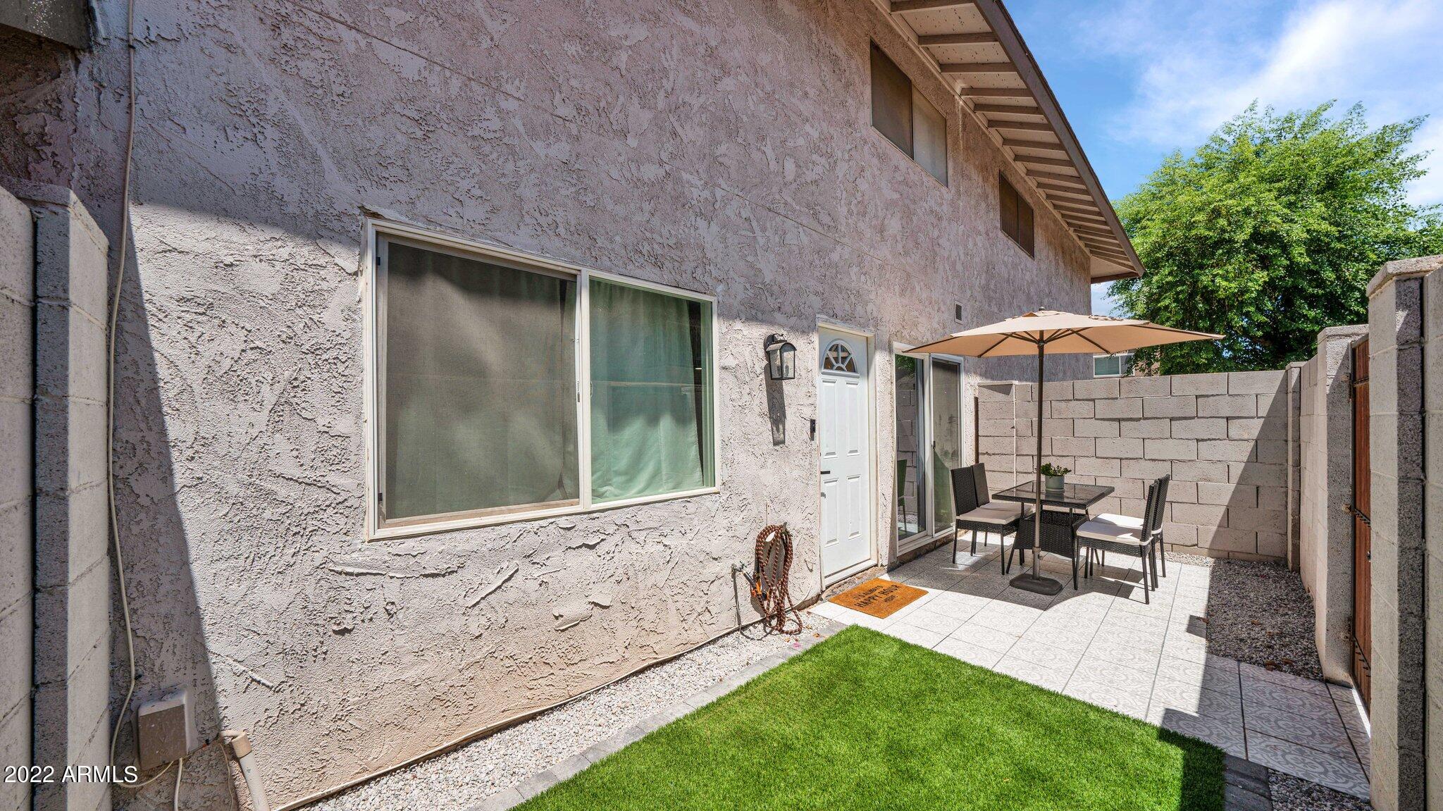 1025 N 84TH Place
