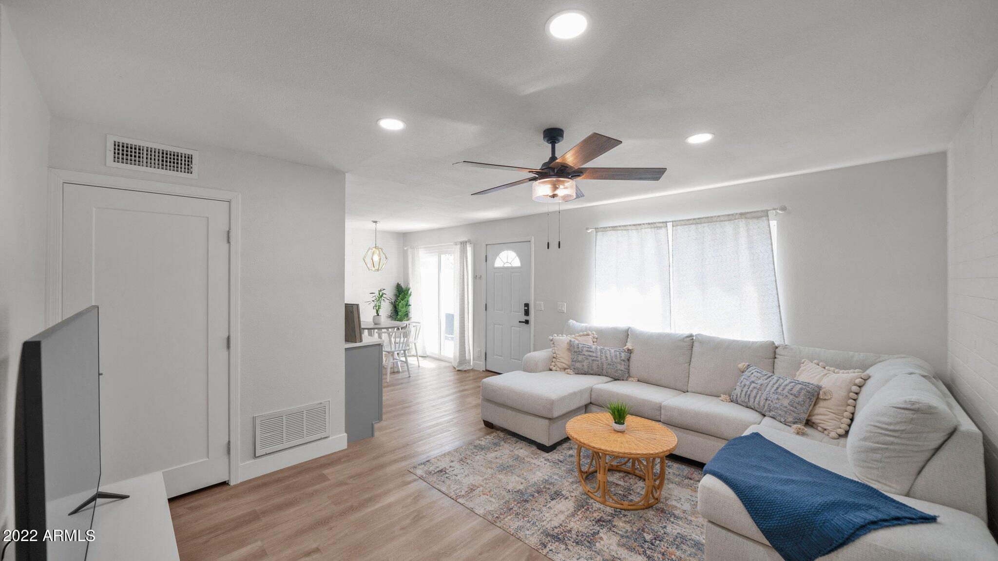 1025 N 84TH Place