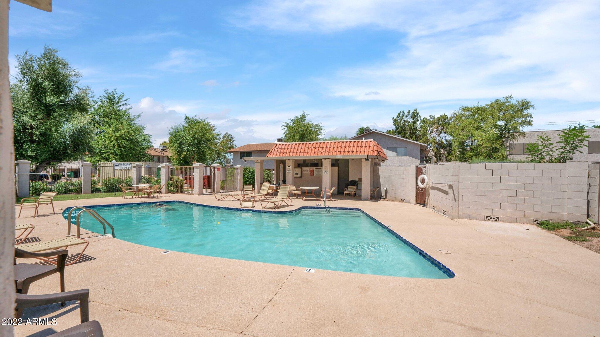 1025 N 84TH Place