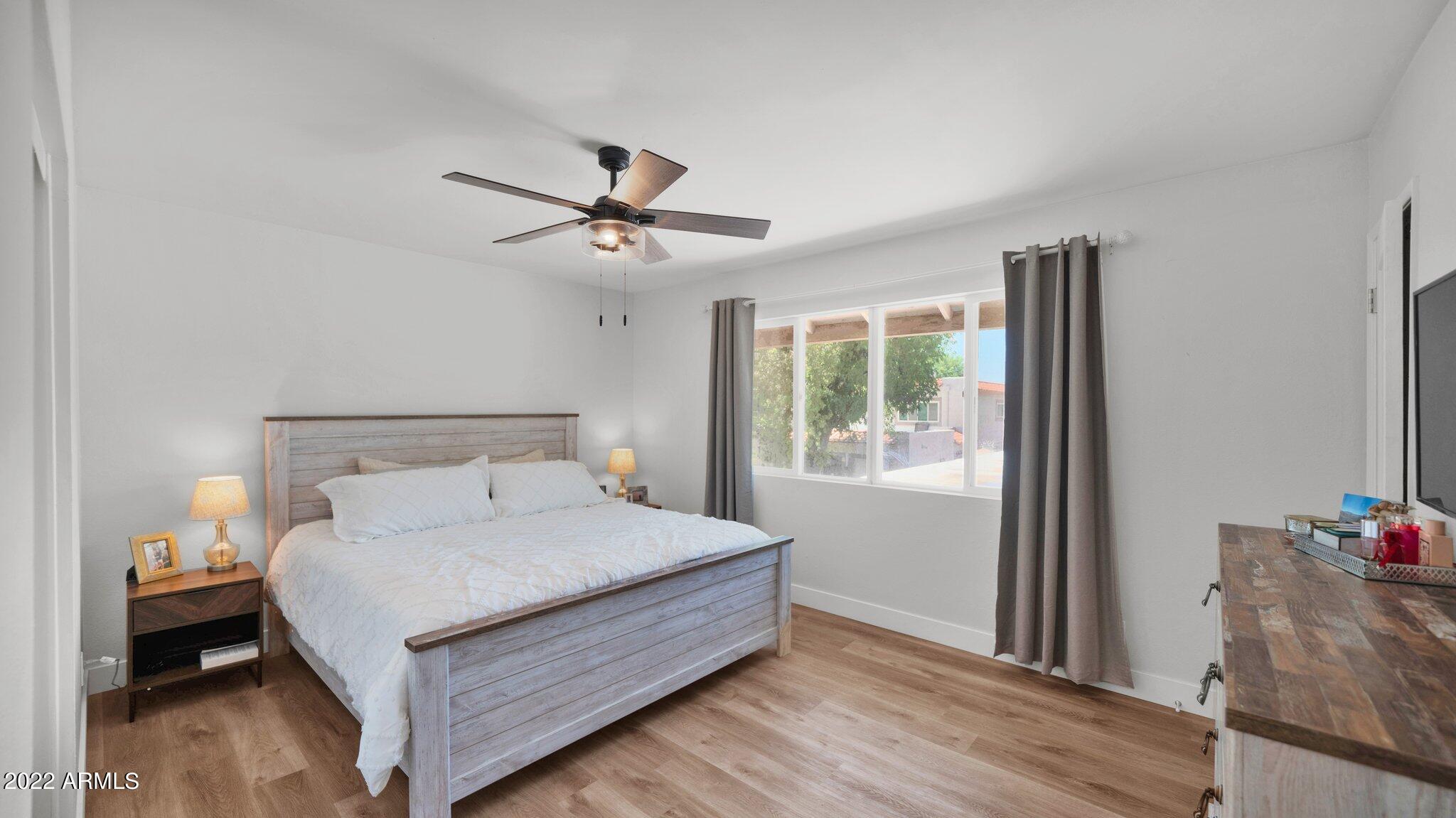 1025 N 84TH Place