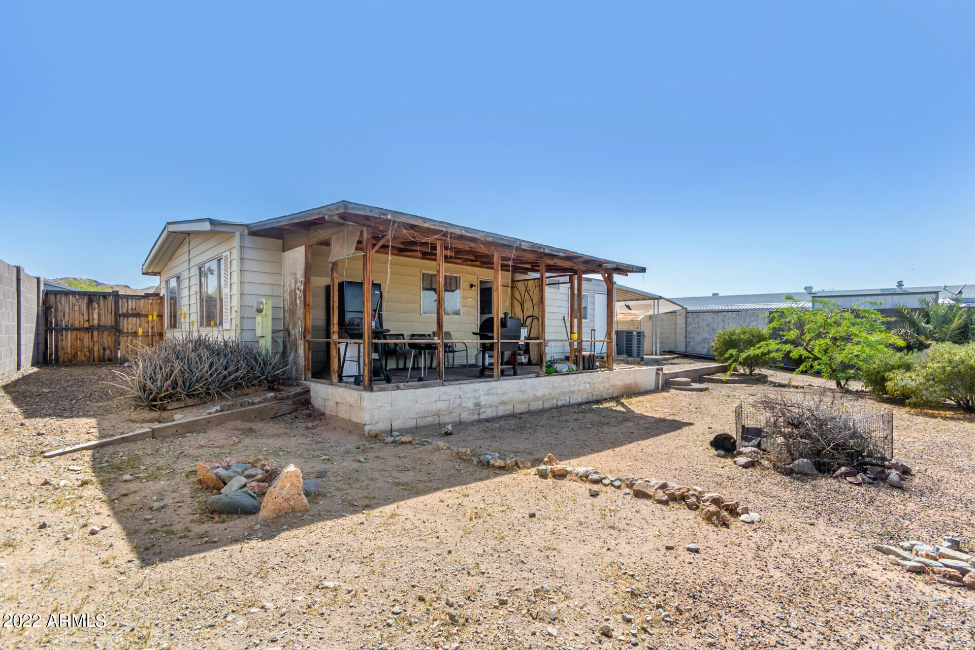 4118 E RIDGE Road
