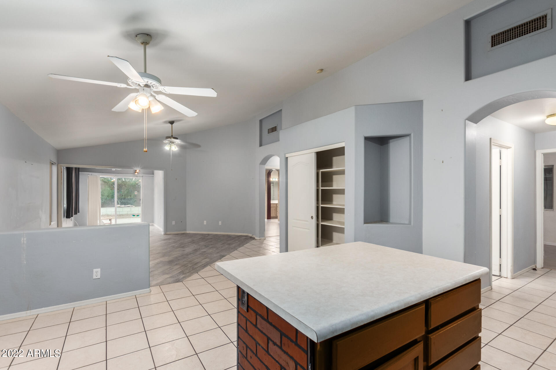 118 W VILLA THERESA Drive