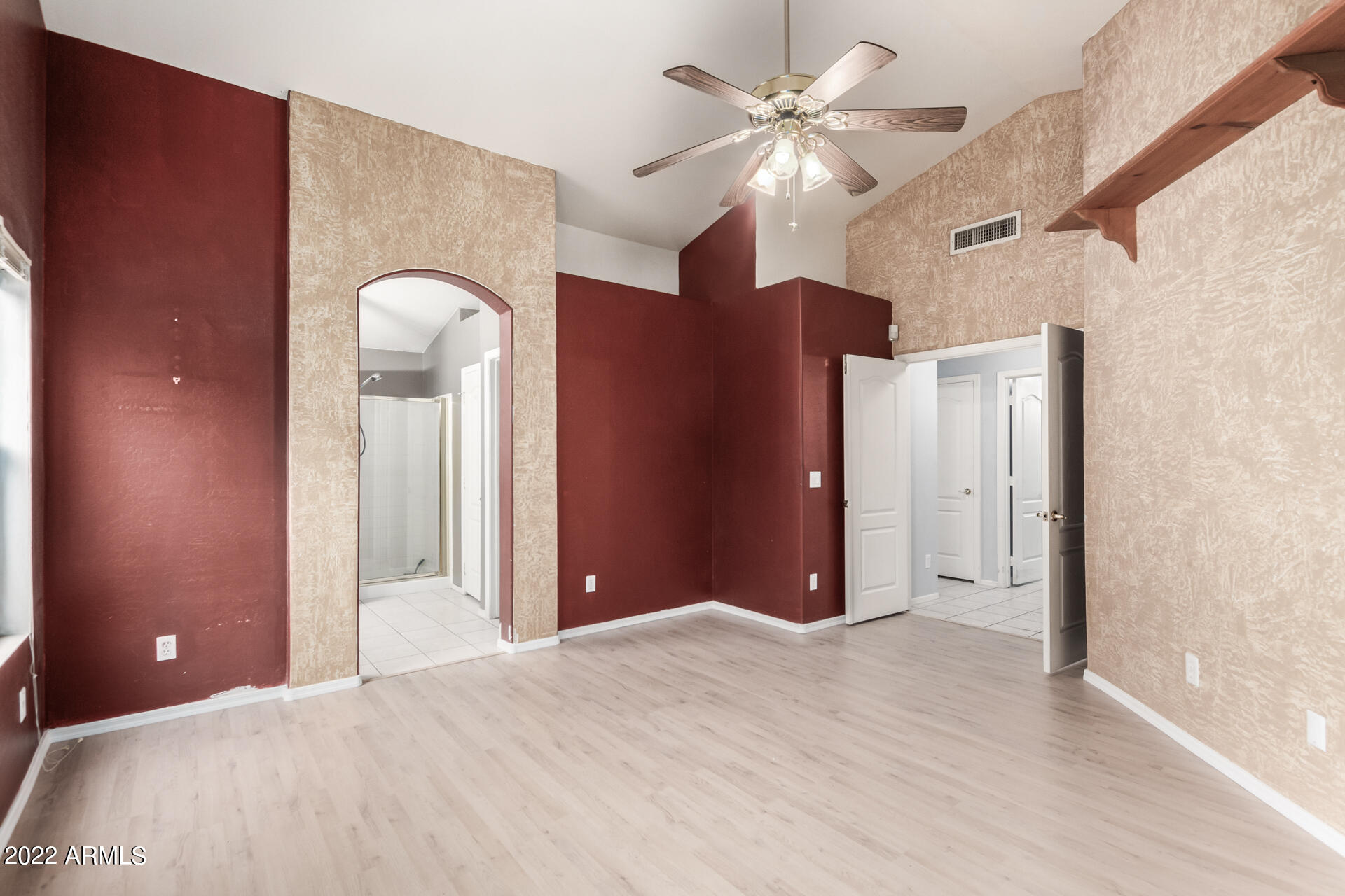 118 W VILLA THERESA Drive