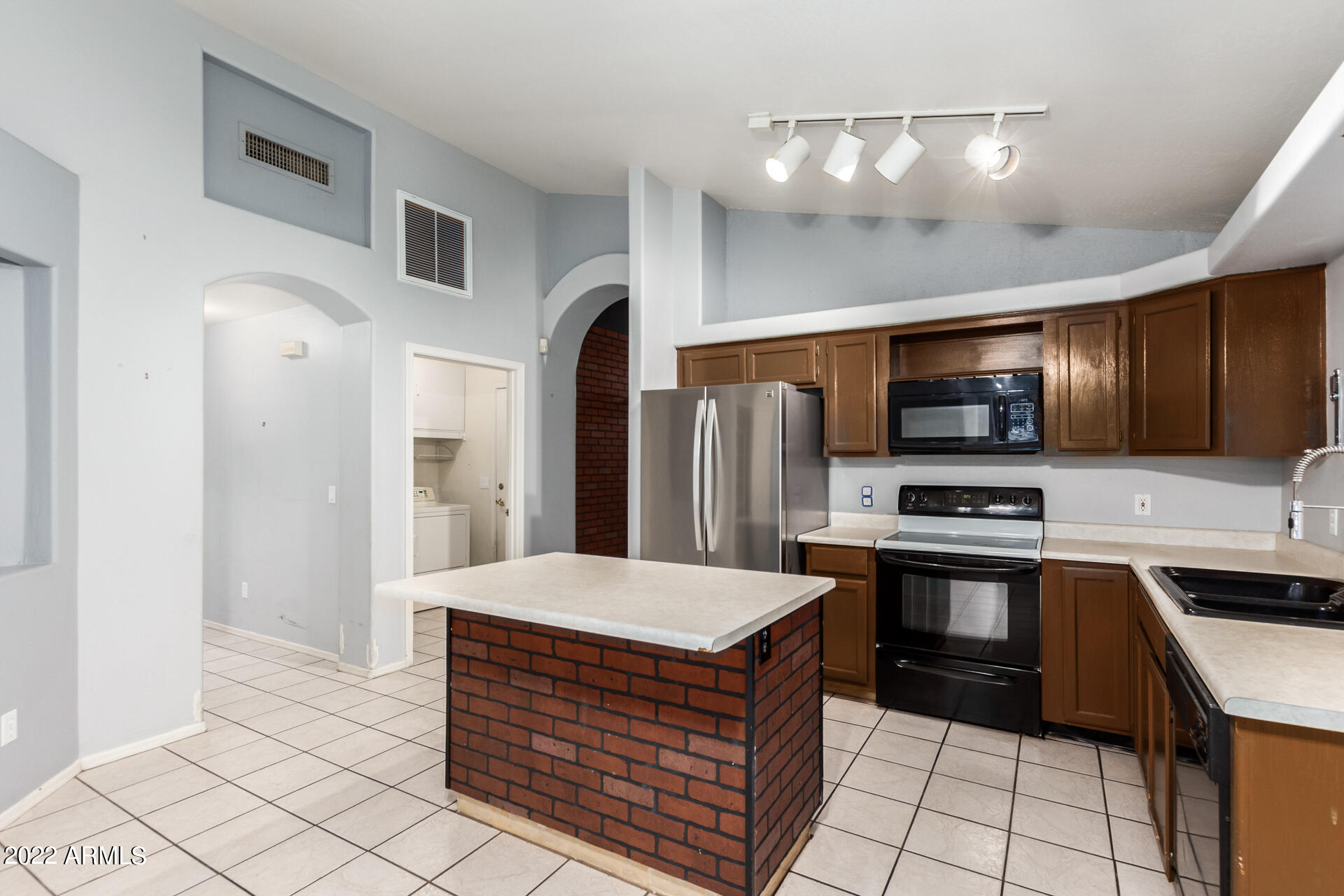 118 W VILLA THERESA Drive