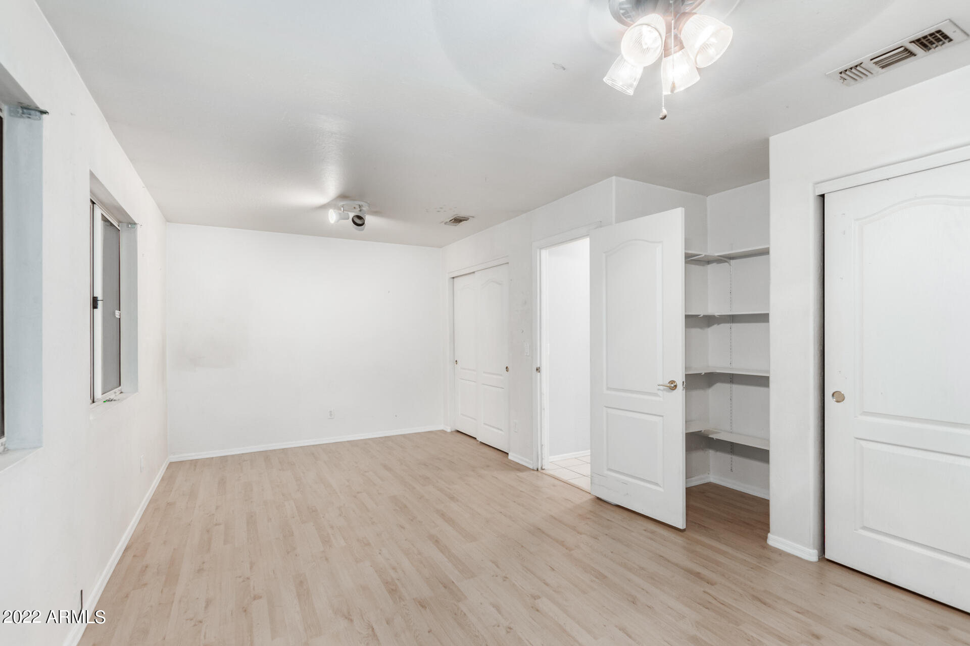 118 W VILLA THERESA Drive