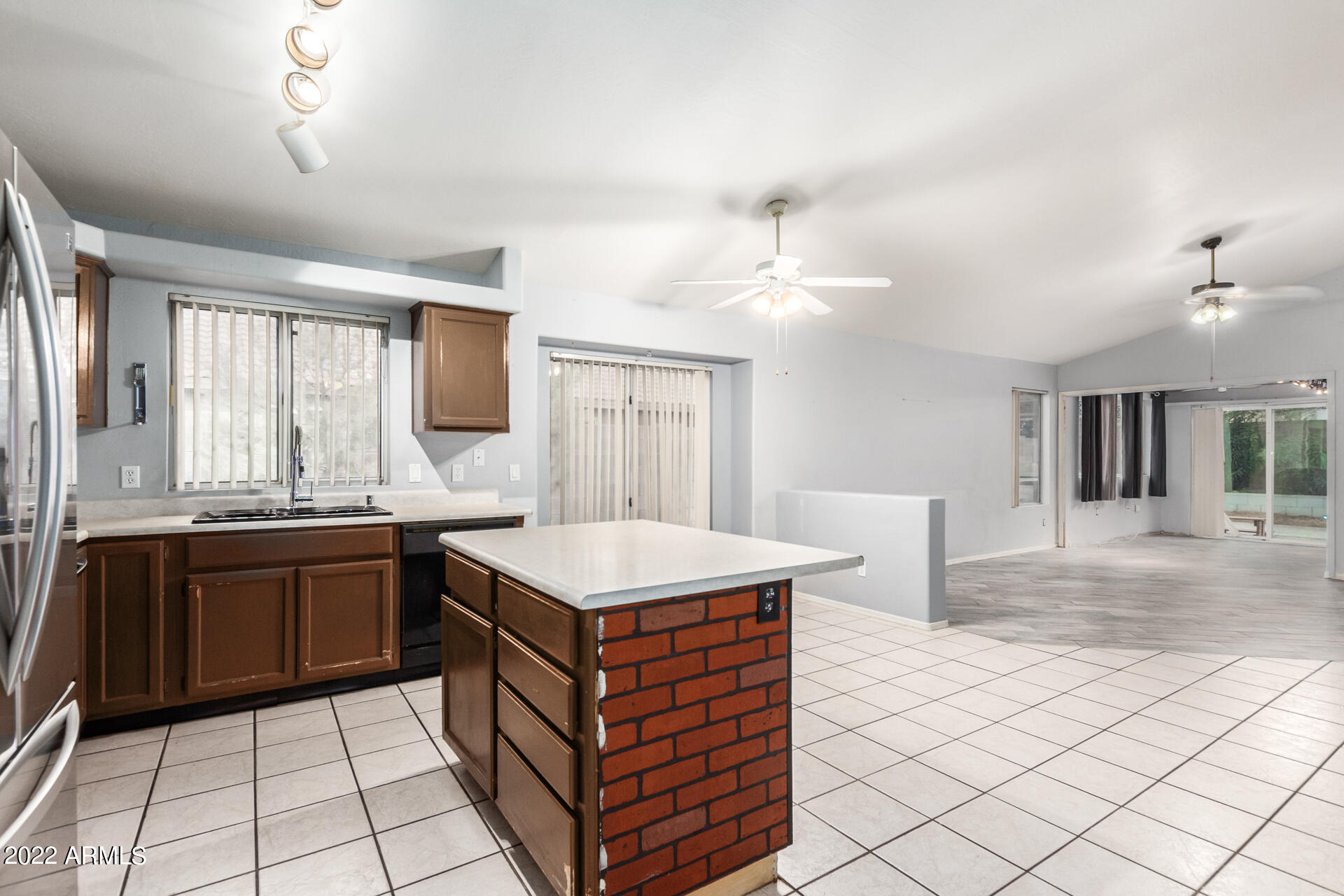 118 W VILLA THERESA Drive