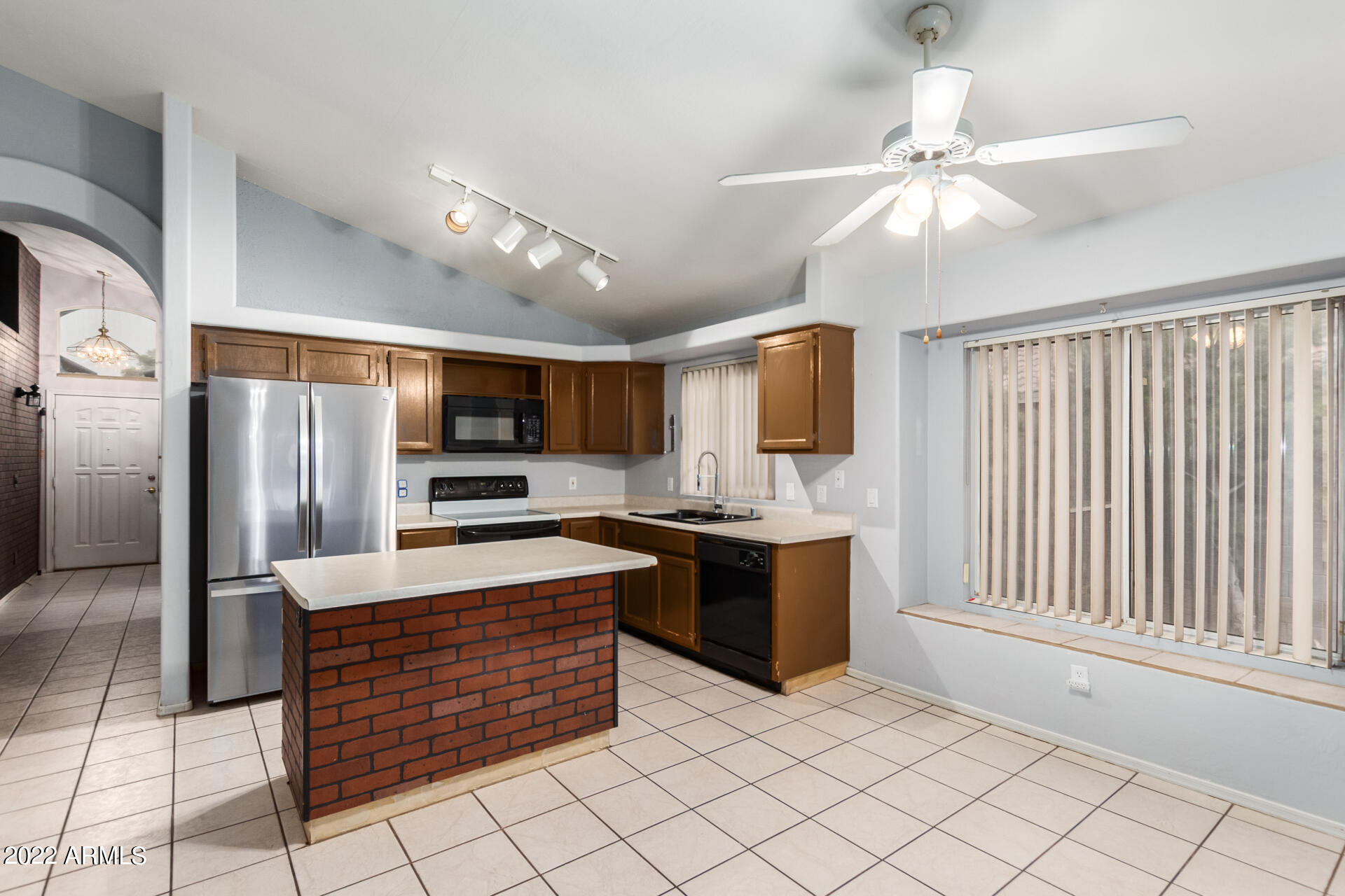 118 W VILLA THERESA Drive