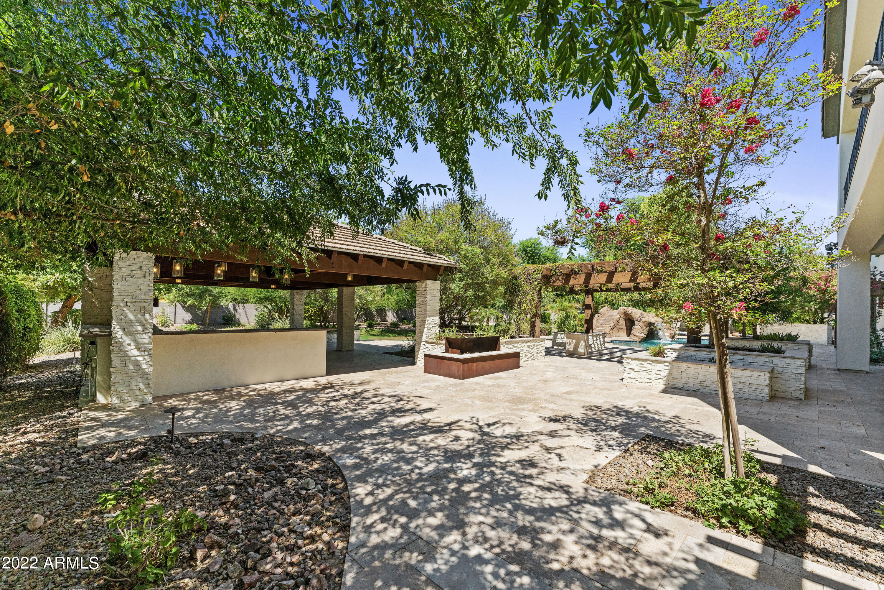 2052 E SANOQUE Boulevard