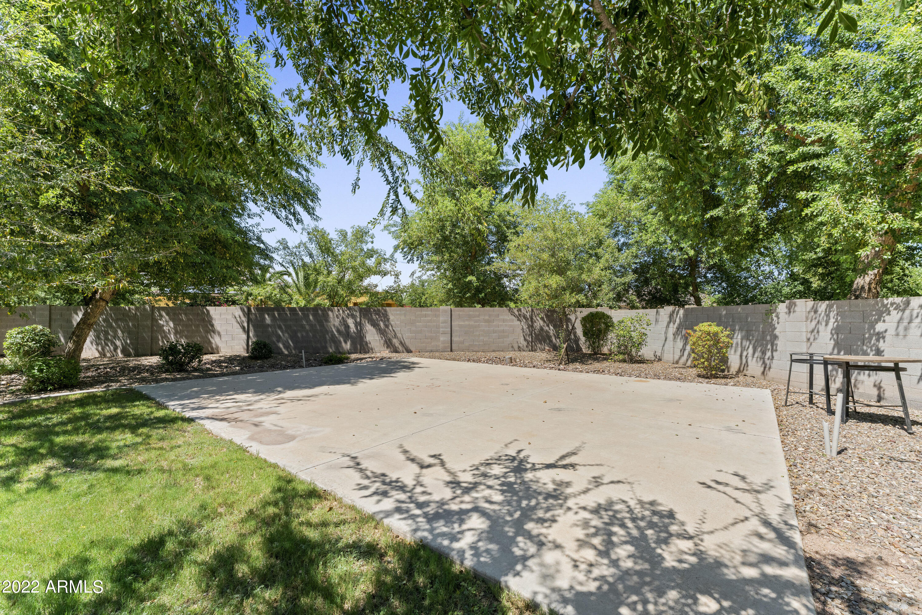 2052 E SANOQUE Boulevard