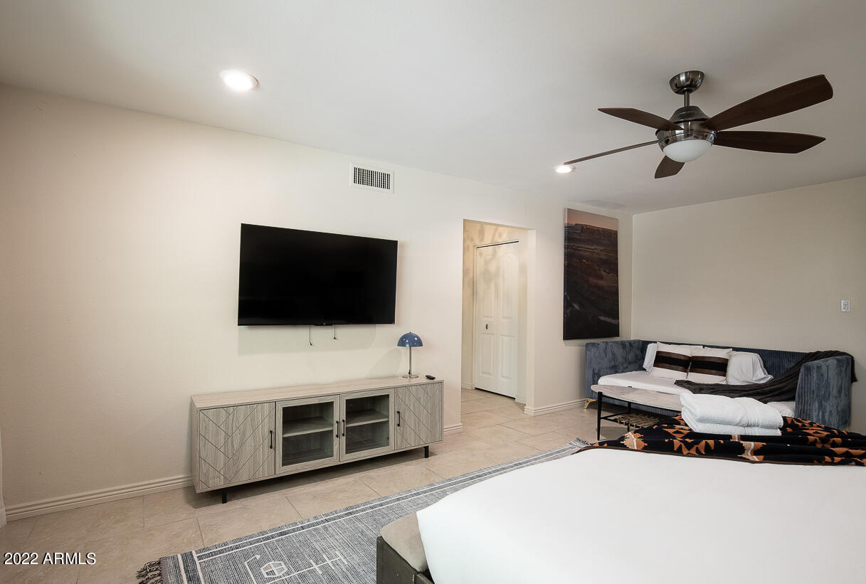 2432 E PIESTEWA PEAK Drive