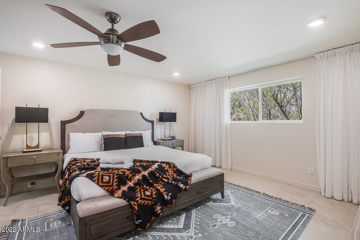 2432 E PIESTEWA PEAK Drive