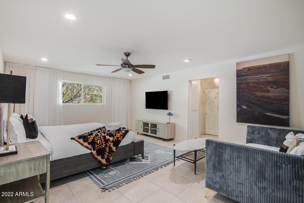 2432 E PIESTEWA PEAK Drive
