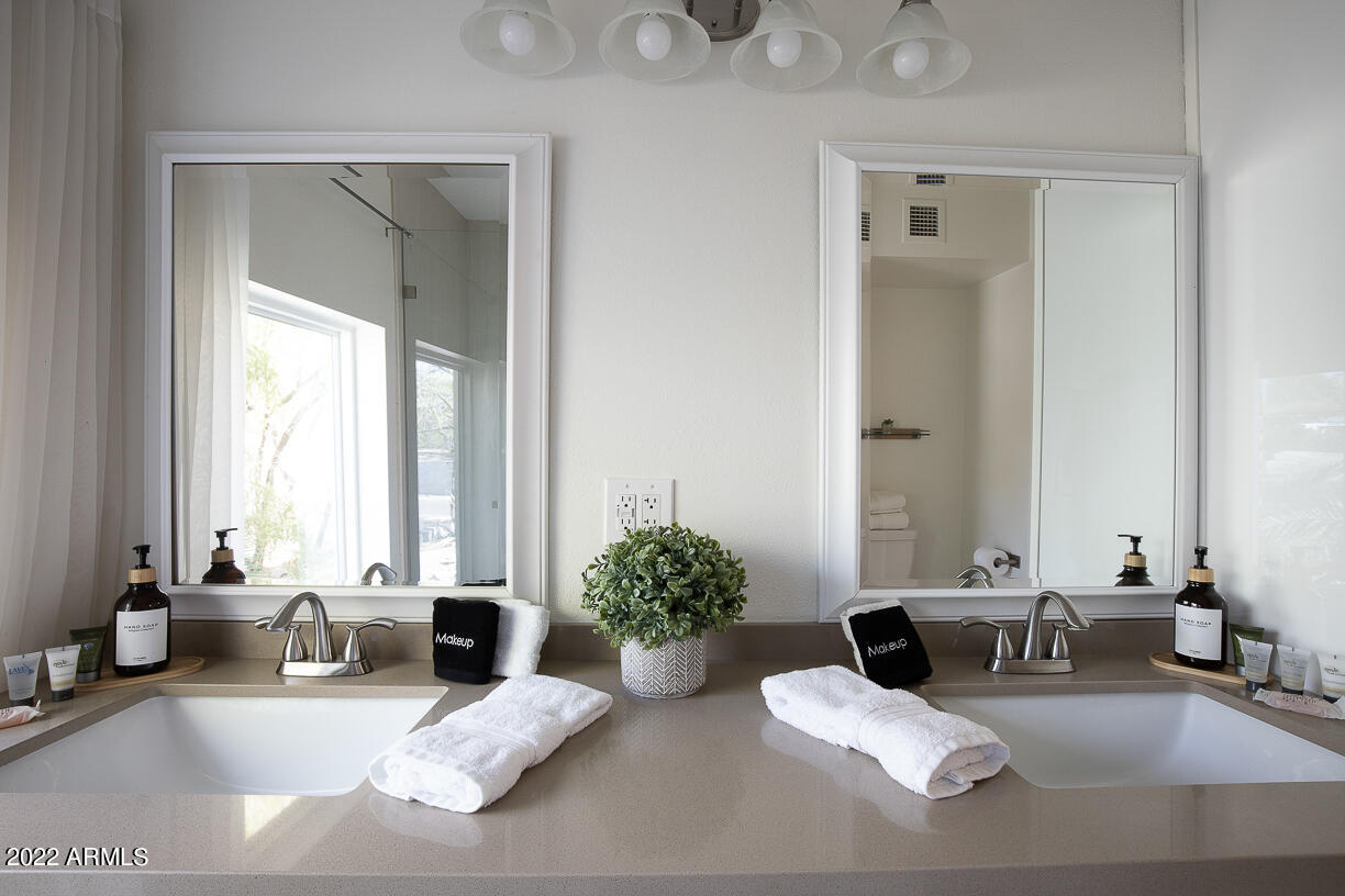 2432 E PIESTEWA PEAK Drive