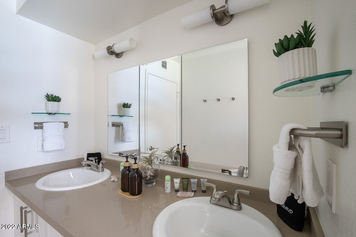 2432 E PIESTEWA PEAK Drive