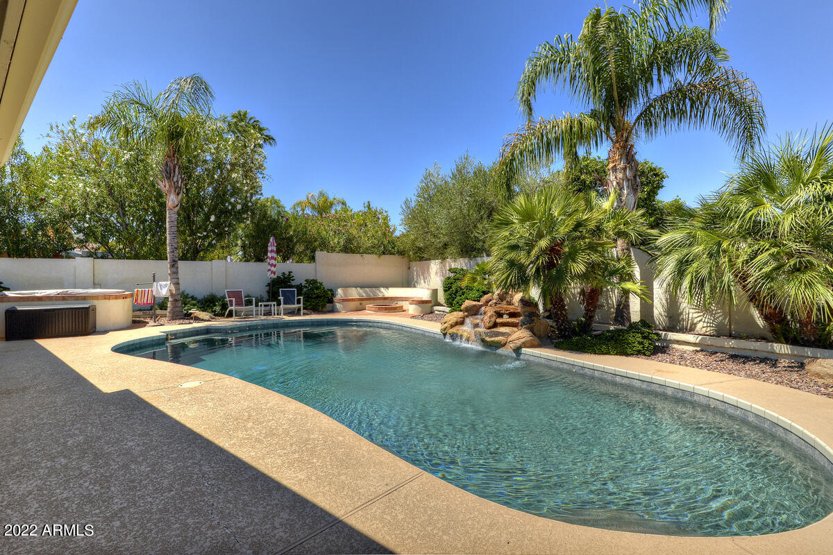 9234 N 33rd Way