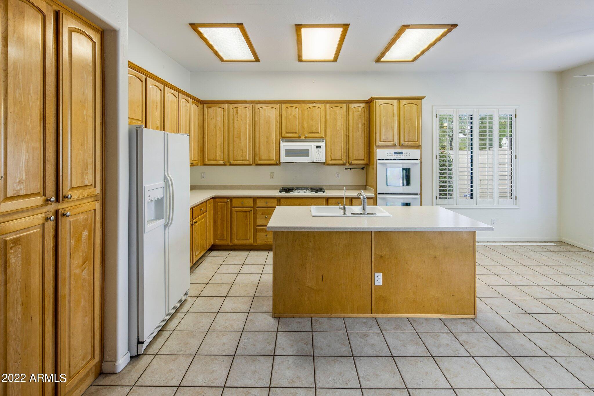 5226 E HERRERA Drive