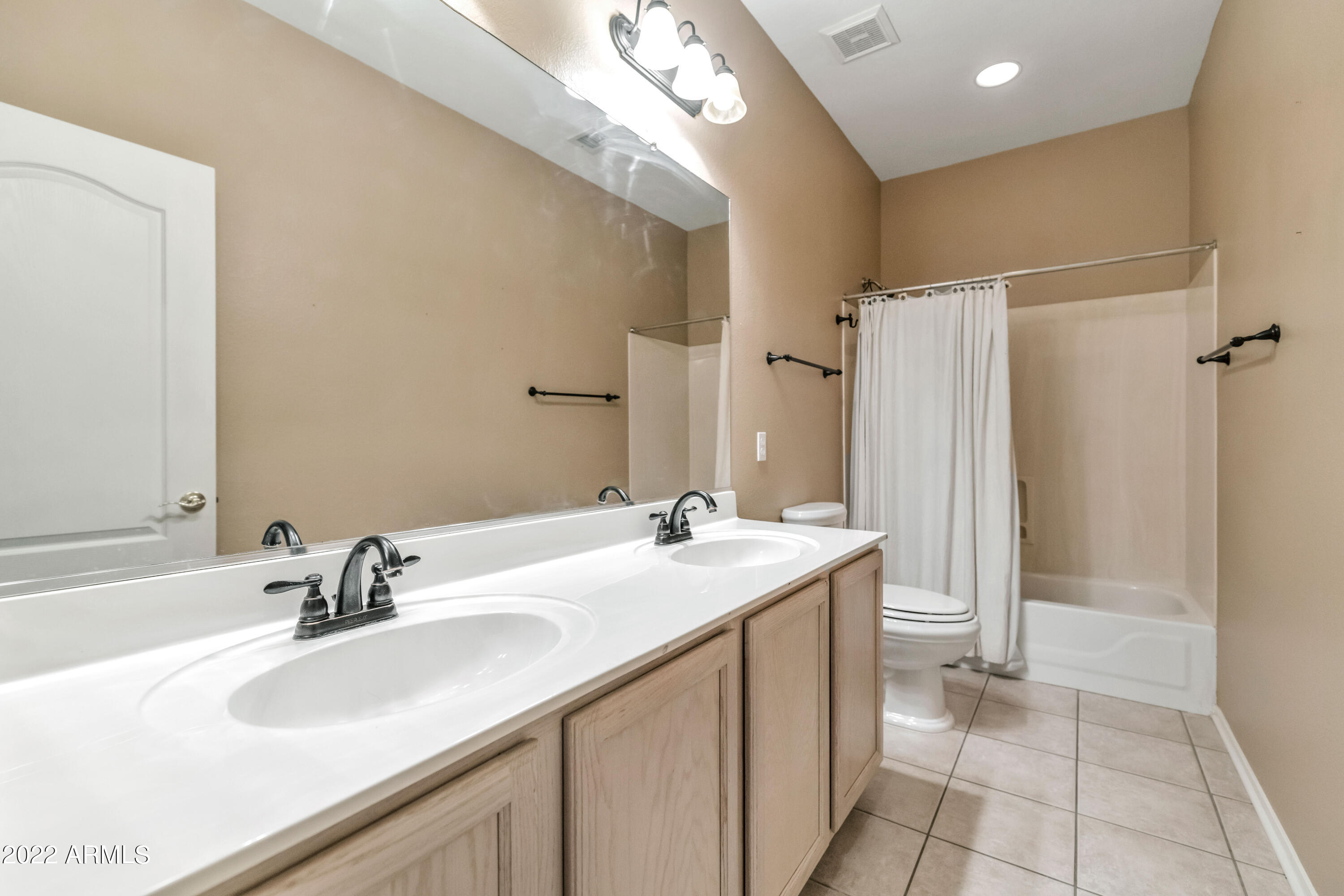 2810 E CARLA VISTA Drive