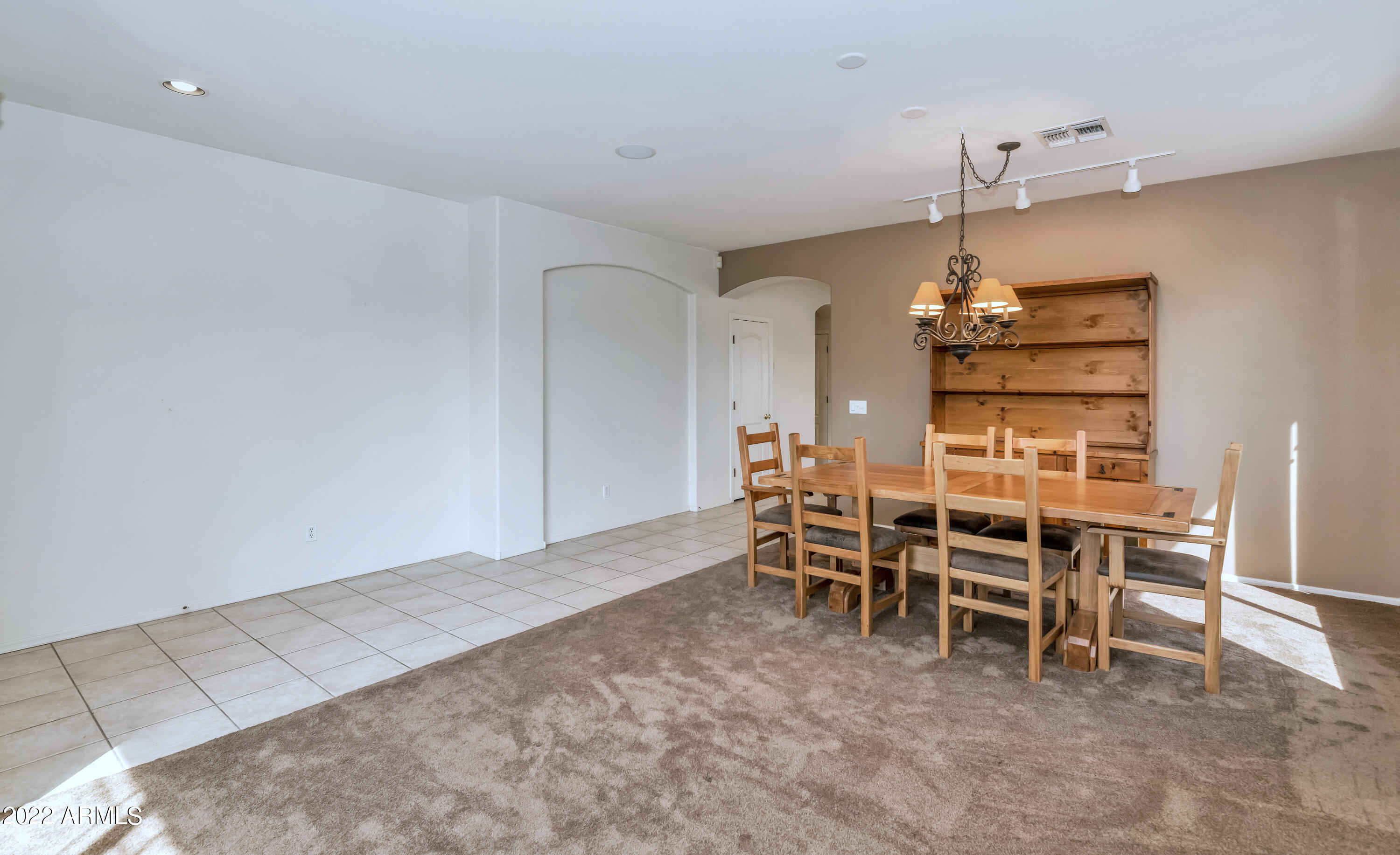 2810 E CARLA VISTA Drive