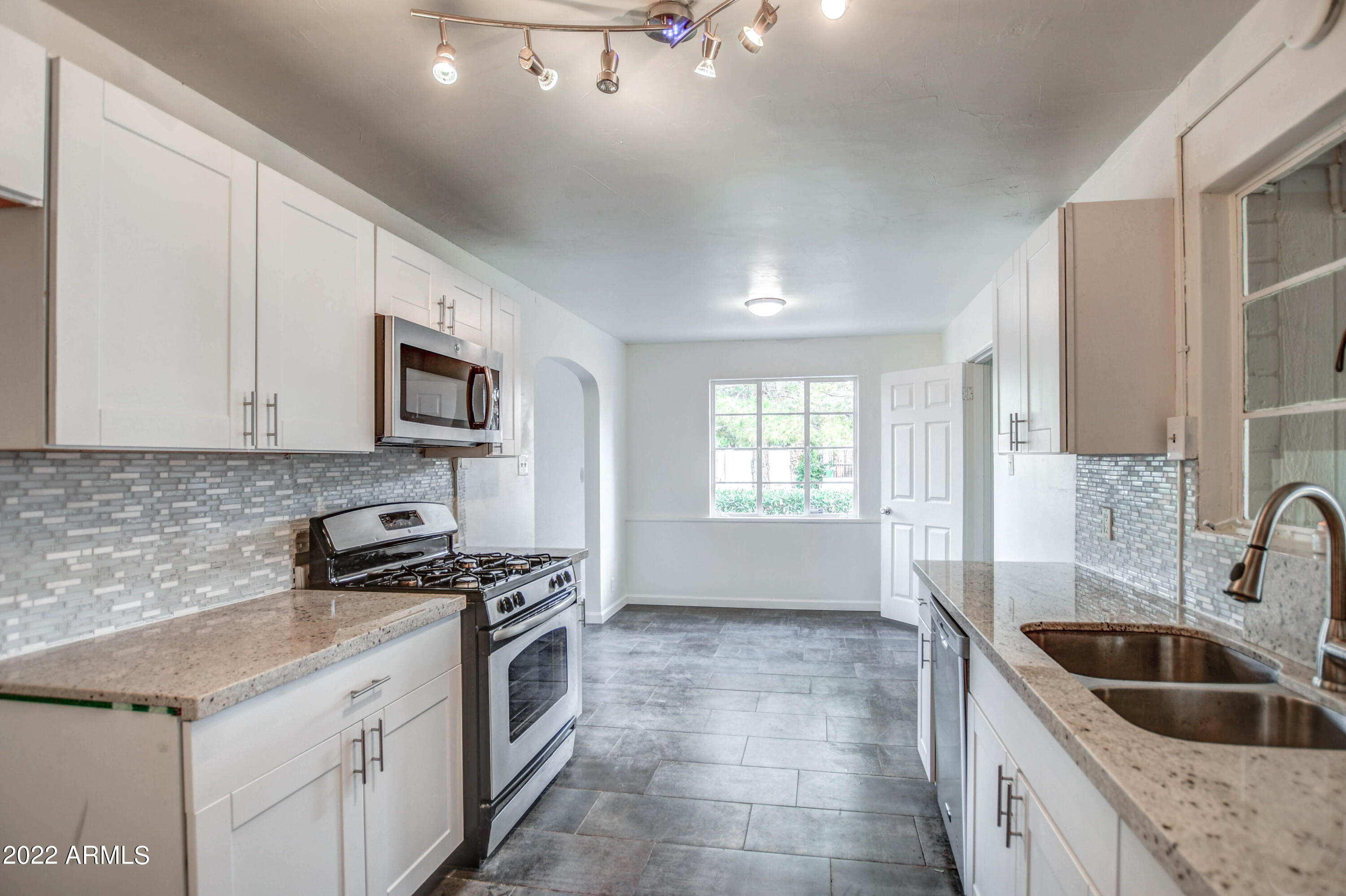 1401 E OSBORN Road